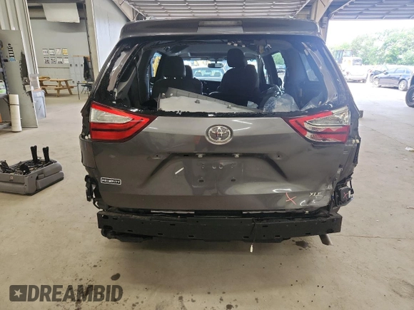 2017 Toyota Sienna XLE Auto Access Seat with VIN 5TDYZ3DC3HS851961, listed as a Copart auction lot 62155305 with 121,143 mi miles and Salvage title. Bid and sale history available at DreamBid. Image 6.