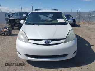 2008 Toyota Sienna XLE z VIN 5TDZK22C98S195819, wystawiony jako IAAI lot #42082880 z przebiegiem 174 319 mil mil oraz . Historia ofert i sprzedaży dostępna na DreamBid. Obrazek 12.