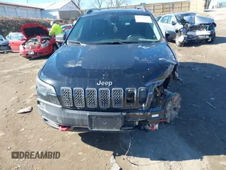 2019 Jeep Cherokee Trailhawk with VIN 1C4PJMBX6KD399568, listed as a IAAI auction lot 41645861 with 75,807 mi miles and . Bid and sale history available at DreamBid. Image 12.