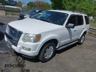 2010 Ford Explorer XLT z VIN 1FMEU7DE7AUB16228, wystawiony jako IAAI lot #42049539 z przebiegiem 122 183 mil mil oraz . Historia ofert i sprzedaży dostępna na DreamBid. Obrazek 2.