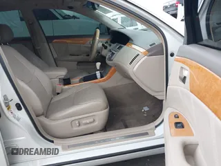 2005 Toyota Avalon XL z VIN 4T1BK36B65U032377, wystawiony jako IAAI lot #42100475 z przebiegiem Nie podano mil oraz . Historia ofert i sprzedaży dostępna na DreamBid. Obrazek 5.