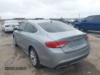 2015 Chrysler 200 C z VIN 1C3CCCCG3FN510258, wystawiony jako IAAI lot #42135949 z przebiegiem 93 993 mil mil oraz . Historia ofert i sprzedaży dostępna na DreamBid. Obrazek 3.