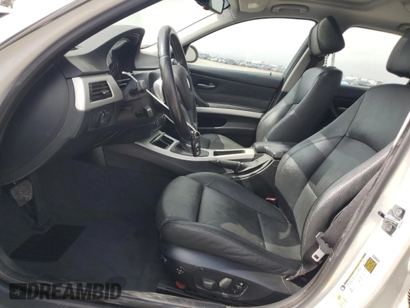 2008 BMW 3 Series 335i с VIN WBAVB77558NH78822, выставлен на аукционе Copart как лот 57730145 с пробегом 180 281 миль миль и Списание • Salvage title. История ставок и продаж доступна на DreamBid. Изображение 7.