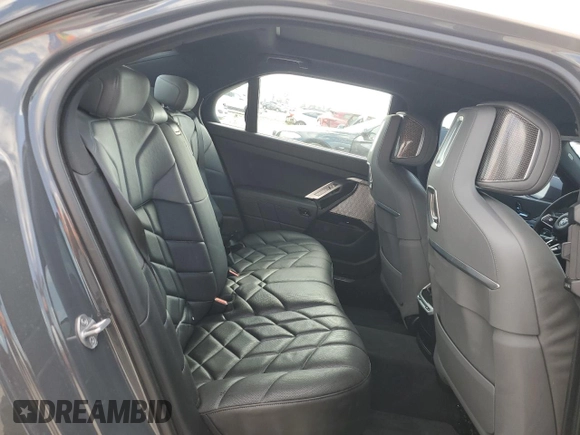 2023 BMW 7 Series 760i xDrive z VIN WBA33EJ08PCN66400, wystawiony jako Copart lot #44705455 z przebiegiem Nie podano mil oraz Nie do naprawy • Non repairable. Historia ofert i sprzedaży dostępna na DreamBid. Obrazek 11.