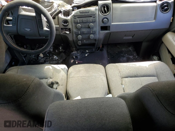 2010 Ford F-150 XL z VIN 1FTEX1CW6AFB80915, wystawiony jako Copart lot #57243395 z przebiegiem Nie podano mil oraz Nie do naprawy • Non repairable. Historia ofert i sprzedaży dostępna na DreamBid. Obrazek 8.