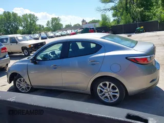 2016 Scion iA z VIN 3MYDLBZV5GY107324, wystawiony jako IAAI lot #42296283 z przebiegiem 105 349 mil mil oraz . Historia ofert i sprzedaży dostępna na DreamBid. Obrazek 15.