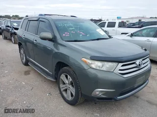 2013 Toyota Highlander Limited with VIN 5TDYK3EHXDS131968, listed as a IAAI auction lot 41610685 with 131,413 mi miles. Bid and sale history available at carsss.com. Image 1.