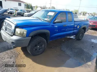 2007 Dodge Dakota ST with VIN 1D7HE22K67S253682, listed as a IAAI auction lot 42193632 with 147,697 mi miles and . Bid and sale history available at carsss.com. Image 2.
