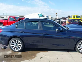 2016 BMW 3 Series 320i xDrive z VIN WBA8E5G56GNT41786, wystawiony jako IAAI lot #41164610 z przebiegiem 57 853 mil mil oraz . Historia ofert i sprzedaży dostępna na DreamBid. Obrazek 14.