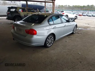 2011 BMW 3 Series 328i xDrive z VIN WBAPK7C55BA819217, wystawiony jako IAAI lot #41994555 z przebiegiem 204 559 mil mil oraz . Historia ofert i sprzedaży dostępna na DreamBid. Obrazek 4.