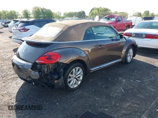 2015 Volkswagen Beetle z VIN 3VW5A7AT8FM818972, wystawiony jako IAAI lot #41966746 z przebiegiem 144 699 mil mil oraz . Historia ofert i sprzedaży dostępna na DreamBid. Obrazek 4.