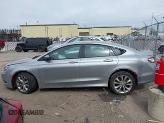 2015 Chrysler 200 S z VIN 1C3CCCBB9FN702905, wystawiony jako IAAI lot #41825157 z przebiegiem 96 642 mil mil oraz . Historia ofert i sprzedaży dostępna na DreamBid. Obrazek 14.