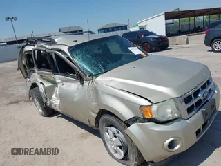 2012 Ford Escape XLT z VIN 1FMCU0DG6CKB90979, wystawiony jako IAAI lot #41972124 z przebiegiem Nie podano mil oraz . Historia ofert i sprzedaży dostępna na DreamBid. Obrazek 6.