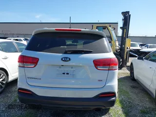 2017 Kia Sorento LX z VIN 5XYPGDA30HG315882, wystawiony jako IAAI lot #41801283 z przebiegiem 165 950 mil mil oraz . Historia ofert i sprzedaży dostępna na DreamBid. Obrazek 17.