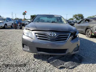 2011 Toyota Camry LE z VIN 4T4BF3EK3BR156937, wystawiony jako Copart lot #57290555 z przebiegiem 299 321 mil mil oraz Szkoda całkowita • Salvage title. Historia ofert i sprzedaży dostępna na DreamBid. Obrazek 5.