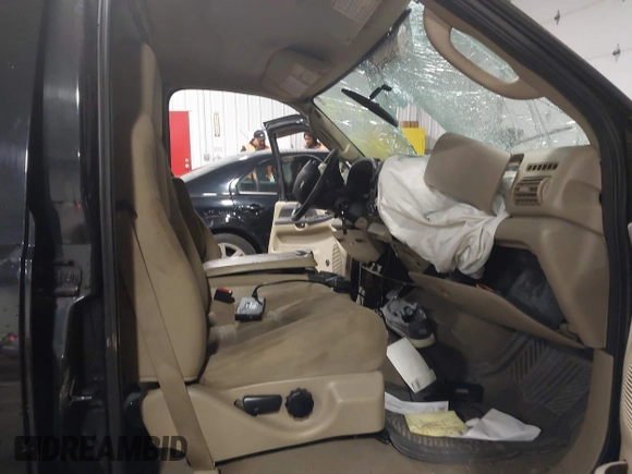2006 Ford F-250 XL z VIN 1FTSW21P96ED33324, wystawiony jako IAAI lot #41943179 z przebiegiem Nie podano mil oraz . Historia ofert i sprzedaży dostępna na DreamBid. Obrazek 5.