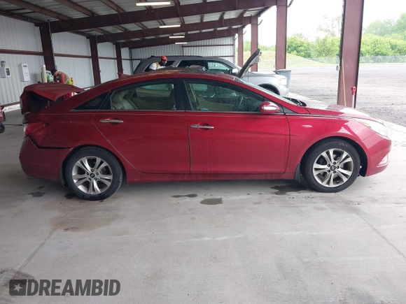 2011 Hyundai Sonata Limited z VIN 5NPEC4ACXBH305525, wystawiony jako IAAI lot #42243553 z przebiegiem 231 094 mil mil oraz . Historia ofert i sprzedaży dostępna na DreamBid. Obrazek 13.