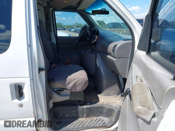 1998 Ford Econoline Cargo z VIN 1FTPE24L0WHA26141, wystawiony jako IAAI lot #42222412 z przebiegiem 345 331 mil mil oraz . Historia ofert i sprzedaży dostępna na DreamBid. Obrazek 5.
