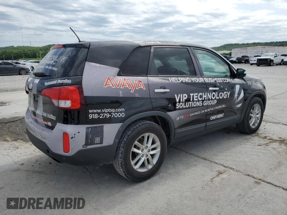 2014 Kia Sorento LX z VIN 5XYKT3A61EG537739, wystawiony jako Copart lot #58346245 z przebiegiem 208 580 mil mil oraz Czysty tytuł • Clean title. Historia ofert i sprzedaży dostępna na DreamBid. Obrazek 3.
