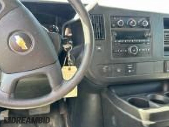 2017 Chevrolet Express Cargo z VIN 1GCWGAFF3H1158281, wystawiony jako IAAI lot #42566227 z przebiegiem 212 348 mil mil oraz . Historia ofert i sprzedaży dostępna na DreamBid. Obrazek 10.