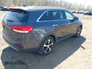 2018 Kia Sorento EX with VIN 5XYPHDA57JG388378, listed as a IAAI auction lot 41977584 with 121,482 mi miles and . Bid and sale history available at carsss.com. Image 4.