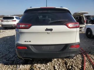 2016 Jeep Cherokee Latitude z VIN 1C4PJMCS7GW218539, wystawiony jako Copart lot #49147135 z przebiegiem 176 852 mil mil oraz Czysty tytuł • Clean title. Historia ofert i sprzedaży dostępna na DreamBid. Obrazek 6.