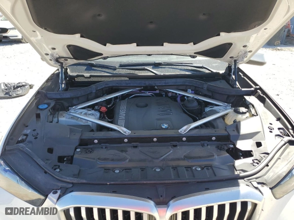 2024 BMW X5 sDrive40i with VIN 5UX13EU00R9S43348, listed as a Copart auction lot 49572065 with 0 mi miles and Salvage Title. Bid and sale history available at carsss.com. Image 13.