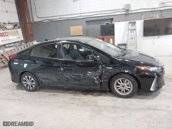 2022 Toyota Prius Prime LE with VIN JTDKAMFP5N3223139, listed as a IAAI auction lot 41700384 with NaN miles. Bid and sale history available at carsss.com. Image 13.