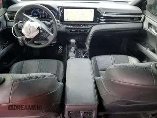 2025 Toyota Camry LE z VIN 4T1DAACK9SU016805, wystawiony jako Copart lot #51182295 z przebiegiem 9 937 mil mil oraz Szkoda całkowita • Salvage title. Historia ofert i sprzedaży dostępna na DreamBid. Obrazek 8.