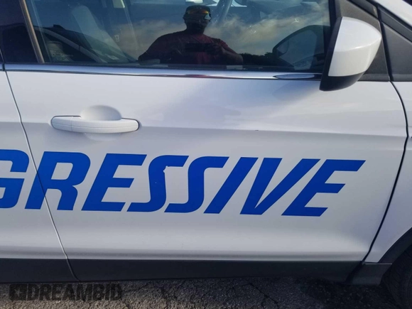 2017 Ford Escape SE z VIN 1FMCU0GD4HUC98854, wystawiony jako IAAI lot #42558269 z przebiegiem 62 975 mil mil oraz . Historia ofert i sprzedaży dostępna na DreamBid. Obrazek 24.