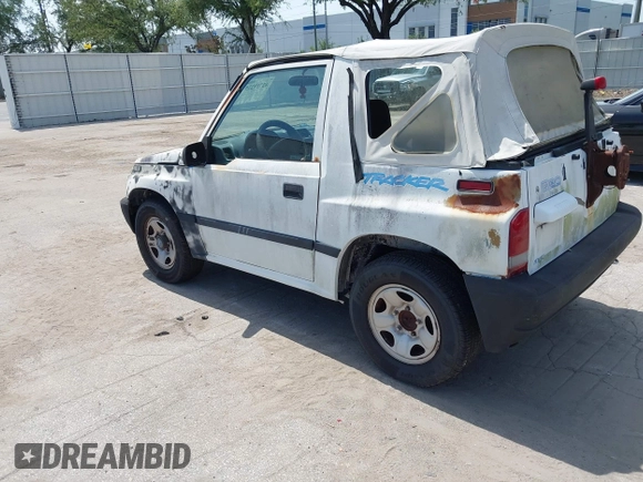 1996 Chevrolet Tracker z VIN 2CNBE1862T6948982, wystawiony jako IAAI lot #42719225 z przebiegiem 257 760 mil mil oraz . Historia ofert i sprzedaży dostępna na DreamBid. Obrazek 3.