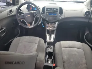 2016 Chevrolet Sonic LS z VIN 1G1JA5SH8G4110193, wystawiony jako Copart lot #45536835 z przebiegiem 116 239 mil mil oraz Szkoda całkowita • Salvage title. Historia ofert i sprzedaży dostępna na DreamBid. Obrazek 8.