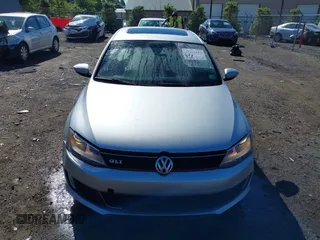 2015 Volkswagen Jetta GLI SEL с VIN 3VW4S7AJXFM345552, выставлен на аукционе IAAI как лот 42202133 с пробегом 111 303 миль миль и . История ставок и продаж доступна на DreamBid. Изображение 12.
