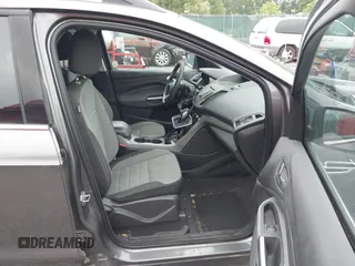 2013 Ford Escape SE z VIN 1FMCU9GX2DUA85071, wystawiony jako IAAI lot #42518686 z przebiegiem 159 157 mil mil oraz . Historia ofert i sprzedaży dostępna na DreamBid. Obrazek 5.