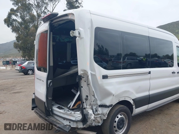 2023 Ford Transit Passenger XL с VIN 1FDAX2C80PKA74557, выставлен на аукционе IAAI как лот 41864316 с пробегом 50 640 миль миль и . История ставок и продаж доступна на DreamBid. Изображение 6.