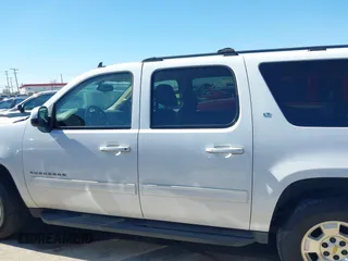2011 Chevrolet Suburban LT with VIN 1GNSCJE07BR342646, listed as a IAAI auction lot 41698811 with 118,856 mi miles. Bid and sale history available at carsss.com. Image 14.