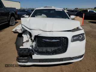 2016 Chrysler 300 S z VIN 2C3CCABG5GH324866, wystawiony jako Copart lot #61854715 z przebiegiem 160 249 mil mil oraz Szkoda całkowita • Salvage title. Historia ofert i sprzedaży dostępna na DreamBid. Obrazek 5.