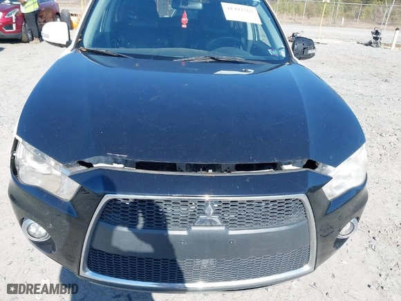 2011 Mitsubishi Outlander GT with VIN JA4JT5AX3BU010211, listed as a IAAI auction lot 41494767 with 326,794 mi miles. Bid and sale history available at carsss.com. Image 6.