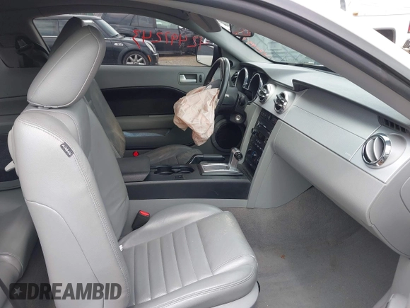 2008 Ford Mustang GT Deluxe с VIN 1ZVHT82H185196893, выставлен на аукционе IAAI как лот 42497243 с пробегом Не указан миль и . История ставок и продаж доступна на DreamBid. Изображение 5.