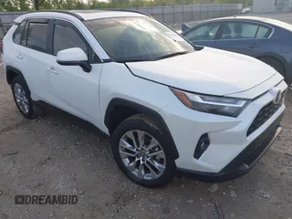 2024 Toyota RAV4 XLE Premium z VIN 2T3A1RFV5RW452270, wystawiony jako IAAI lot #42219638 z przebiegiem 9 611 mil mil oraz . Historia ofert i sprzedaży dostępna na DreamBid. Obrazek 1.