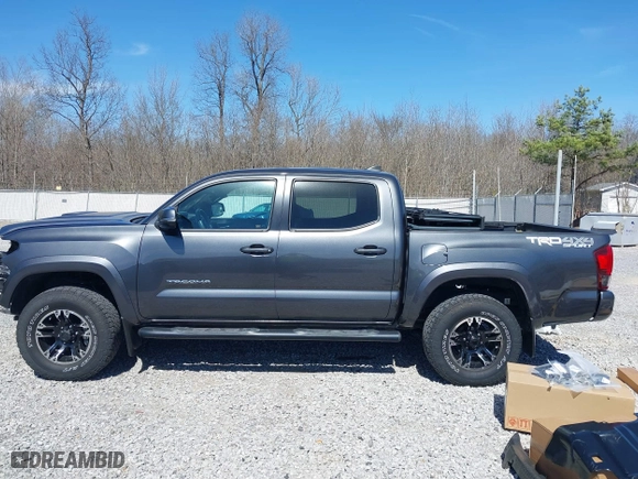2019 Toyota Tacoma 4WD SR with VIN 3TMCZ5AN2KM268915, listed as a IAAI auction lot 41696555 with 33,573 mi miles. Bid and sale history available at carsss.com. Image 15.