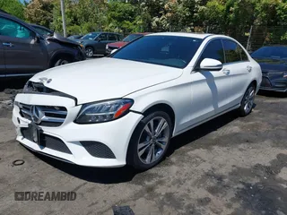 2019 Mercedes-Benz C 300 z VIN 55SWF8EB3KU297396, wystawiony jako IAAI lot #42064934 z przebiegiem 74 926 mil mil oraz . Historia ofert i sprzedaży dostępna na DreamBid. Obrazek 2.