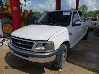 1998 Ford F-150 z VIN 1FTZX1767WKA55769, wystawiony jako IAAI lot #42374991 z przebiegiem 147 500 mil mil oraz . Historia ofert i sprzedaży dostępna na DreamBid. Obrazek 2.