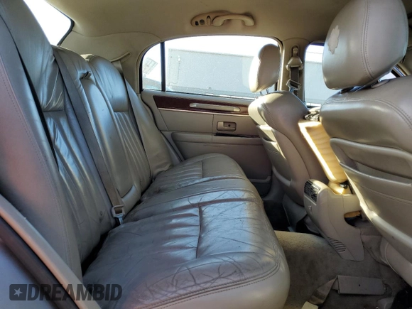 2003 Lincoln Town Car Signature z VIN 1LNHM82W73Y612608, wystawiony jako Copart lot #88304985 z przebiegiem Nie podano mil oraz Nie do naprawy • Non repairable. Historia ofert i sprzedaży dostępna na DreamBid. Obrazek 10.