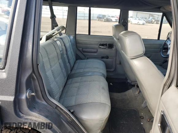 1990 Jeep Cherokee z VIN 1J4FJ28L1LL100736, wystawiony jako Copart lot #81339574 z przebiegiem 160 363 mil mil oraz Czysty tytuł • Clean title. Historia ofert i sprzedaży dostępna na DreamBid. Obrazek 10.
