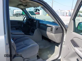 2004 Chevrolet Tahoe LS with VIN 1GNEC13T44R208111, listed as a IAAI auction lot 42189452 with 207,736 mi miles and . Bid and sale history available at DreamBid. Image 5.