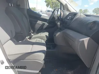2015 Nissan NV200 SV z VIN 3N6CM0KN2FK710073, wystawiony jako IAAI lot #42267598 z przebiegiem 57 329 mil mil oraz . Historia ofert i sprzedaży dostępna na DreamBid. Obrazek 5.