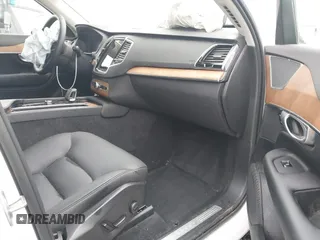 2024 Volvo XC90 Plus Bright Theme with VIN YV4062PE6R1226477, listed as a IAAI auction lot 41882985 with 15,057 mi miles and . Bid and sale history available at DreamBid. Image 5.