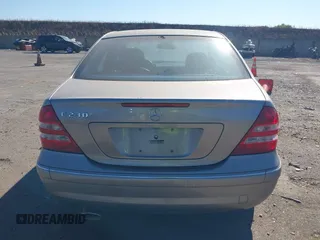 2006 Mercedes-Benz C 230 Sport z VIN WDBRF52H76A867919, wystawiony jako IAAI lot #42745070 z przebiegiem 115 536 mil mil oraz . Historia ofert i sprzedaży dostępna na DreamBid. Obrazek 16.
