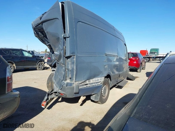 2019 Mercedes-Benz Sprinter Cargo Van with VIN WD4PF1CD4KP128193, listed as a IAAI auction lot 41150385 with 100,817 mi miles. Bid and sale history available at carsss.com. Image 4.